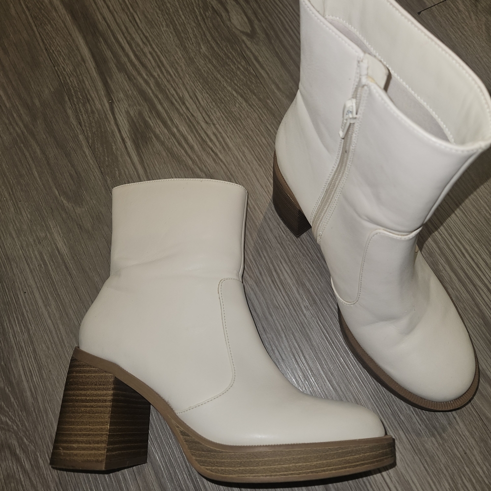 Universal Thread Cream Heeled Boots